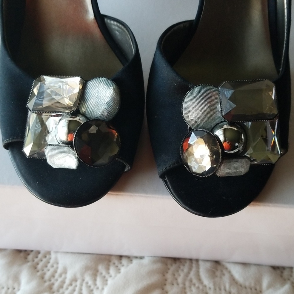 Shoes - Picture 2 of 5